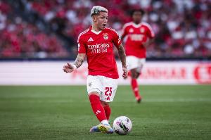 记者：斯卡洛尼将征召19岁边锋普雷斯蒂亚尼参加友谊赛