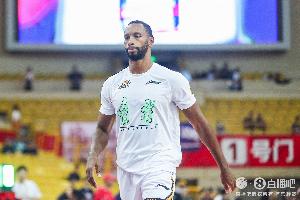 鲁媒：山东男篮确实和弗格有过深入沟通 克里斯11月5日抵达山东