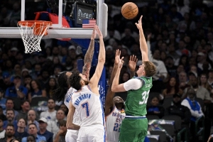 前三场1个帽！切特：感觉自己不是盖帽手了 很高兴今天盖了几个