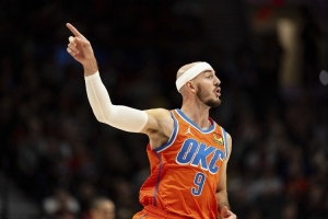 你礼貌吗？卡森-华莱士：第一次见卡鲁索感觉很闪 因为他秃了