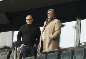 体图：法兰克福高层访中与比亚迪谈球场冠名合同，总价达9000万欧