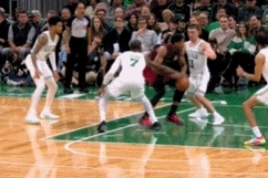 被冤枉了！杰伦-布朗切球犯规 凯尔特人挑战成功