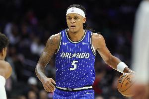 频杀伤！班凯罗半场4中2拿到10分5板7助 罚球10中6