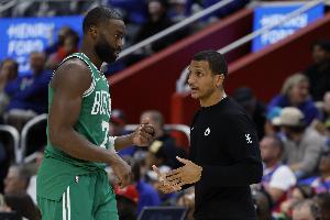 马祖拉：我们打法上的一些调整 恰好能发挥杰伦-布朗的优势