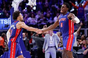 不惧包夹！康宁汉姆高抛助飞杜伦空接暴扣