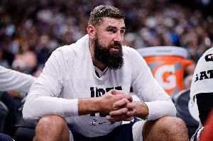 完美拼图！瓦兰丘纳斯替补15分钟8中6贡献16分6板 三分3中2