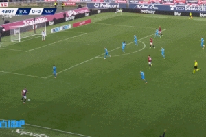 那不勒斯0-1落后！达林加接队友传中抢点破门，瓦尼亚反应不及