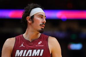 斯波：哈克斯赛前才获得上场许可 他在比赛中拼尽了全力