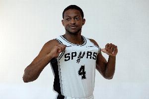 卡斯尔：福克斯在进攻端对我们帮助巨大 我们已经期待了一个夏天