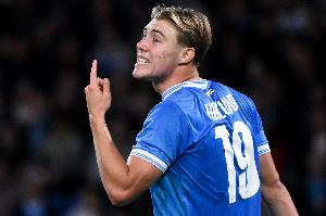 舍什科受伤！曼晚：曼联无权冬窗召回霍伊伦，那不勒斯有权买断