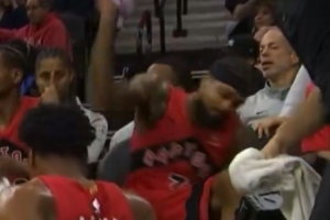 美记：英格拉姆扔水瓶就像3岁小孩一样幼稚 巴恩斯处理很稳当