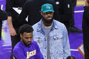 湖记：球员必须被正式下放才能与G联赛训练 所以湖人公关迅速澄清