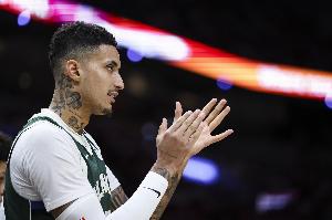 挺身而出！库兹马17中10拿下26分5板2助1断 末节独得10分