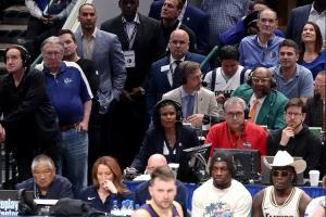 Shams：独行侠老板承担了责任 他向球迷承认交易东契奇是一个错误