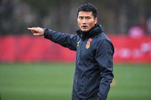 直播吧：邵佳一观摩熊猫杯为考察球员 国足可能年底或明年初集中