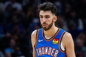 9中9！霍姆格伦以100%命中率砍至少20分10板 雷霆队史首人！