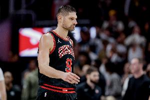 被保罗·里德打爆？！武切维奇10中3&三分4中0仅拿6分 出现3失误