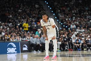 卡斯尔：我们给了勇士太多轻松得分机会 对手完全打出想要的节奏