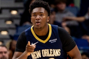 很全面啊！鹈鹕新秀中锋奎因10中4砍下9分10篮板5助攻