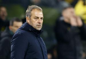 弗里克首次面临佩德里德容加维同时缺席，中场将考虑四种不同选择