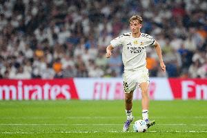 科贝：赫伊森肌肉不适缺战格鲁吉亚，今日检查确定是否退出集训