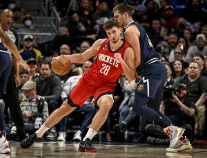 23岁数据对比：申京22.4分10.2板7.4助 约基奇20.1分10.8板7.3助