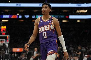 都很炸裂！邓恩冲筐双手补扣&约翰逊立马单臂补扣回应