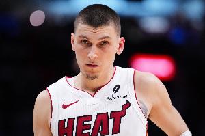 鲍威尔：我和希罗的风格相辅相成 我们已经交流如何打出默契