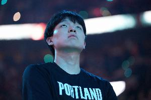 队记：杨瀚森在G联赛会打出很多今天这种21分的表现 但沟通需提升