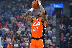 回暖！科林斯内线得手 快船完成15-2缩小分差打停凯尔特人